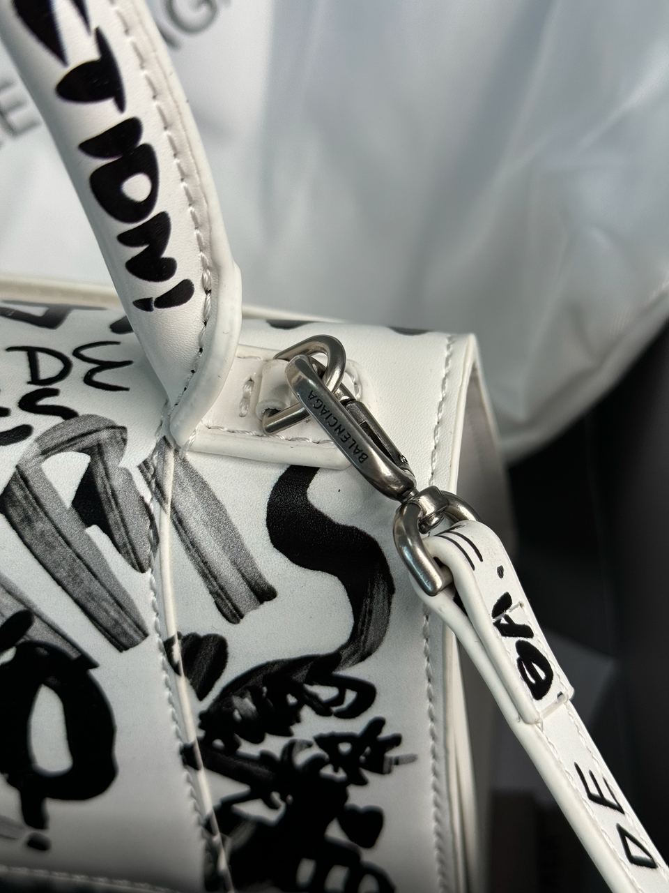 Balenciaga Hourglass Small Handbag Graffiti in White - 23