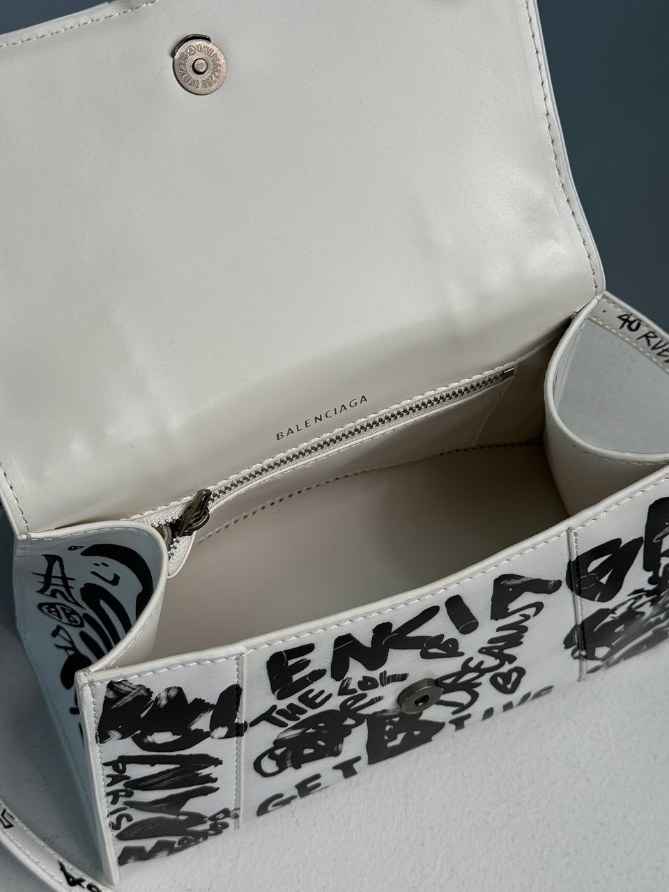 Balenciaga Hourglass Small Handbag Graffiti in White - 27