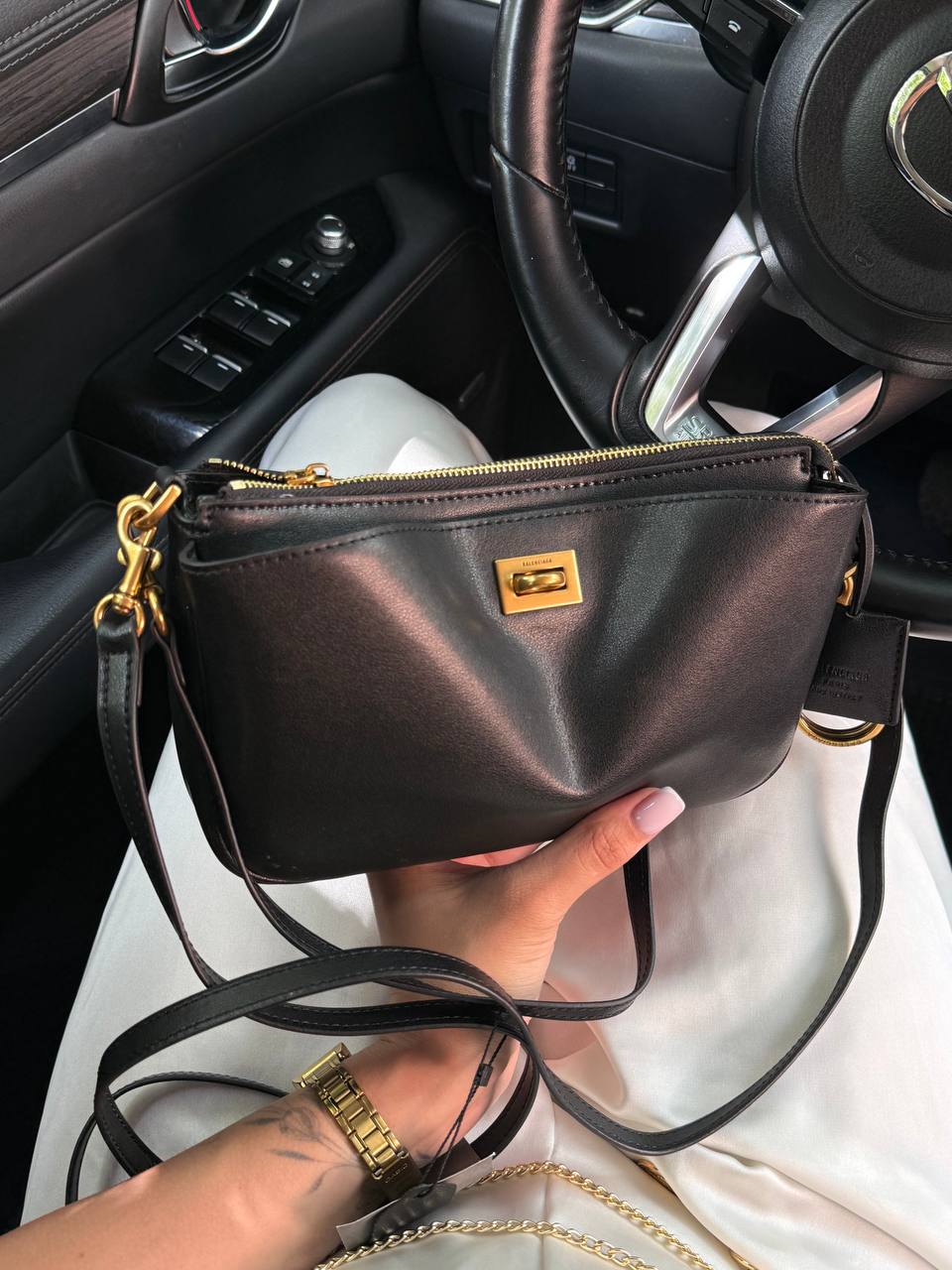 Balenciaga Rodeo Sling Pochette in Black/Gold - 5