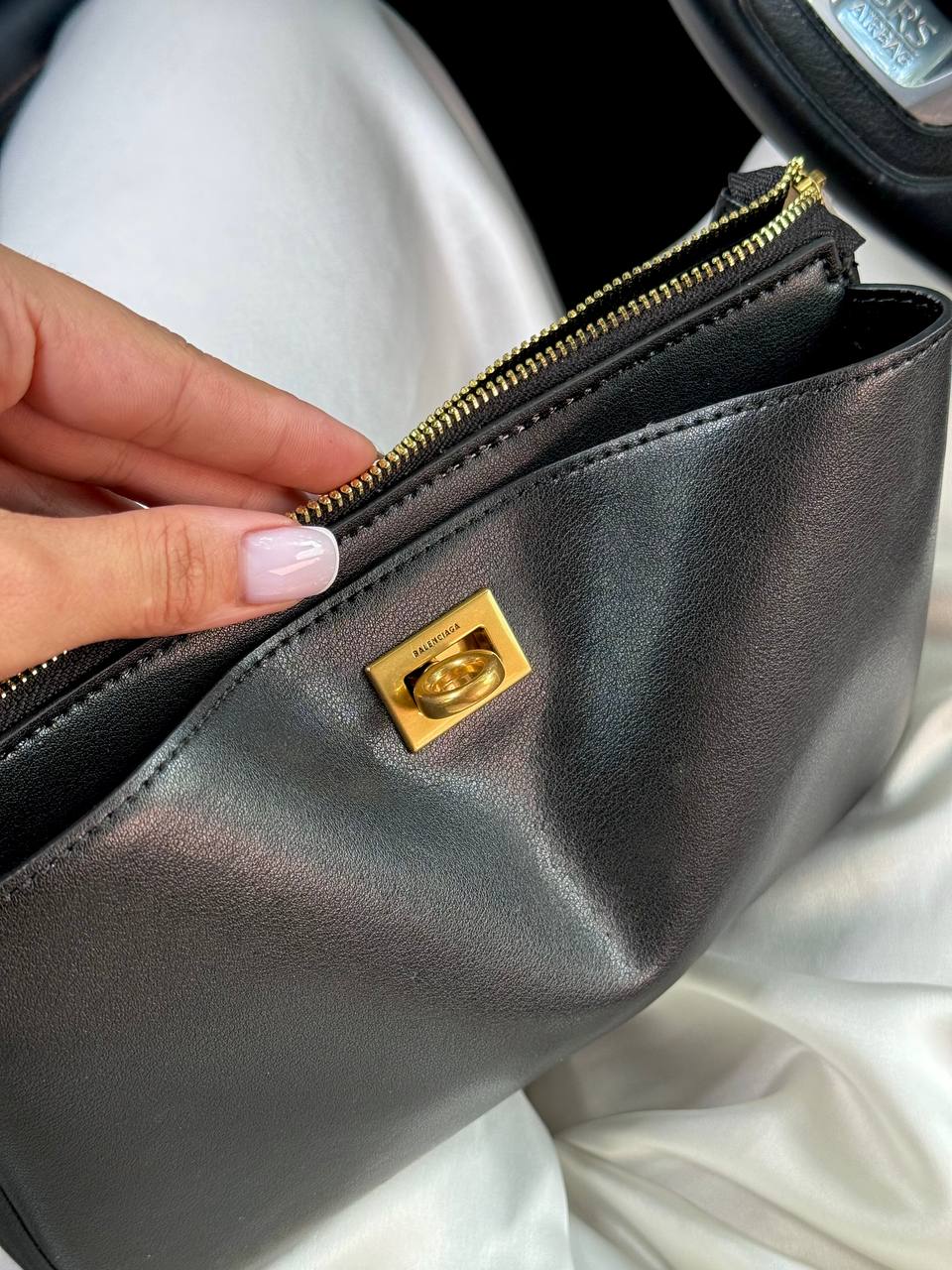 Balenciaga Rodeo Sling Pochette in Black/Gold - 6