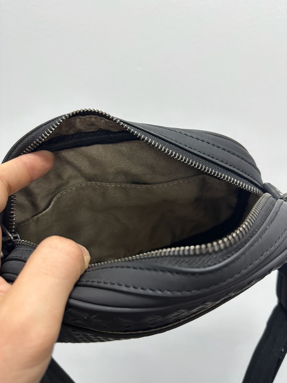 Bottega Veneta Black Leather Bag - 13