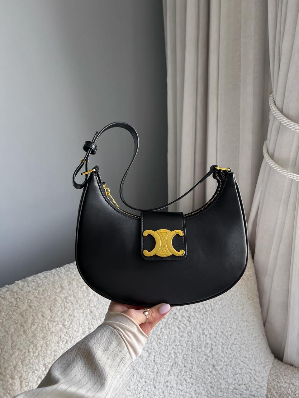 Celine Ava Triomphe Medium Leather Shoulder Bag - 4