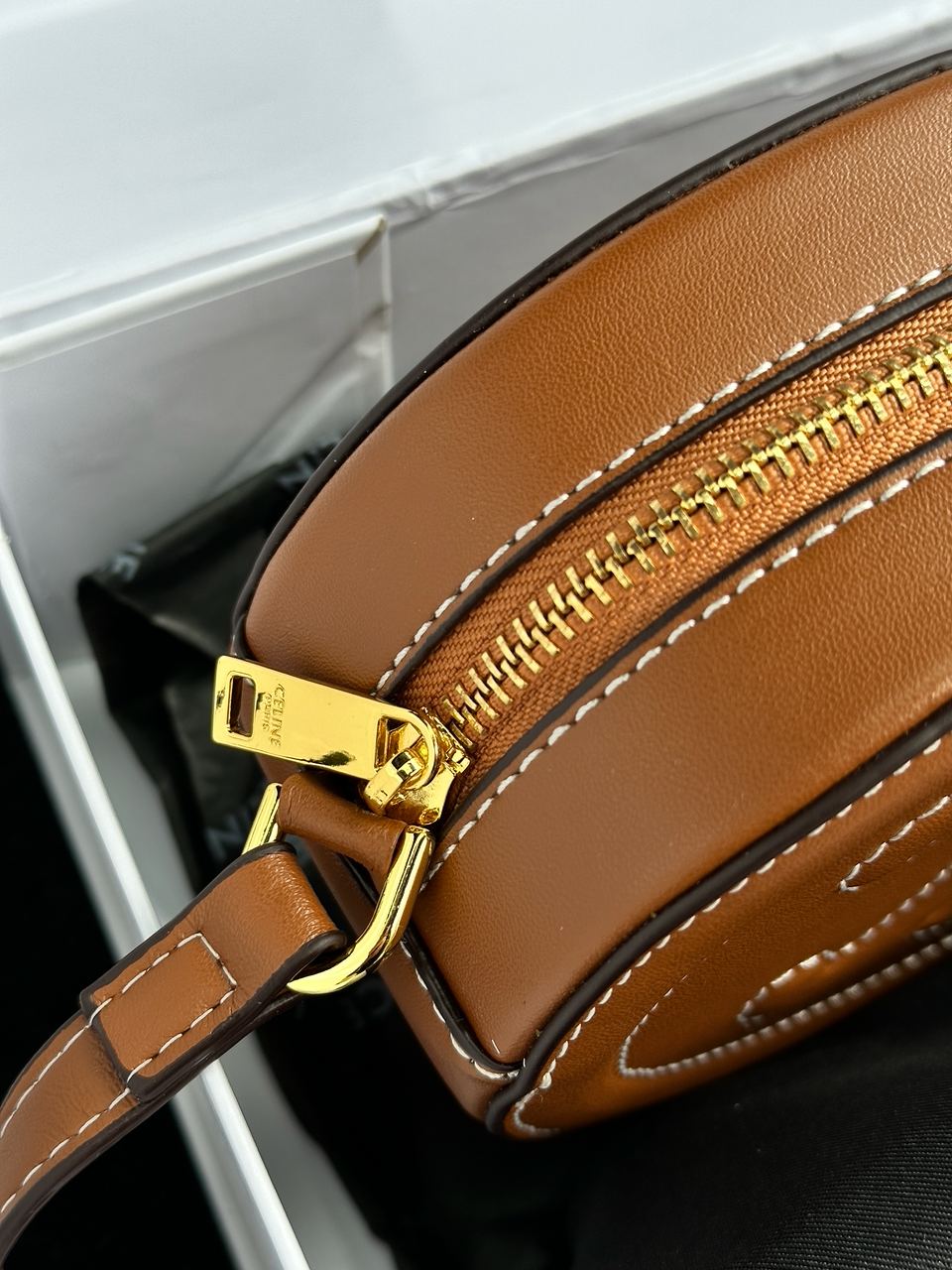 Celine Oval Bag Cuir Triomphe in Smooth Calfskin Tan - 20