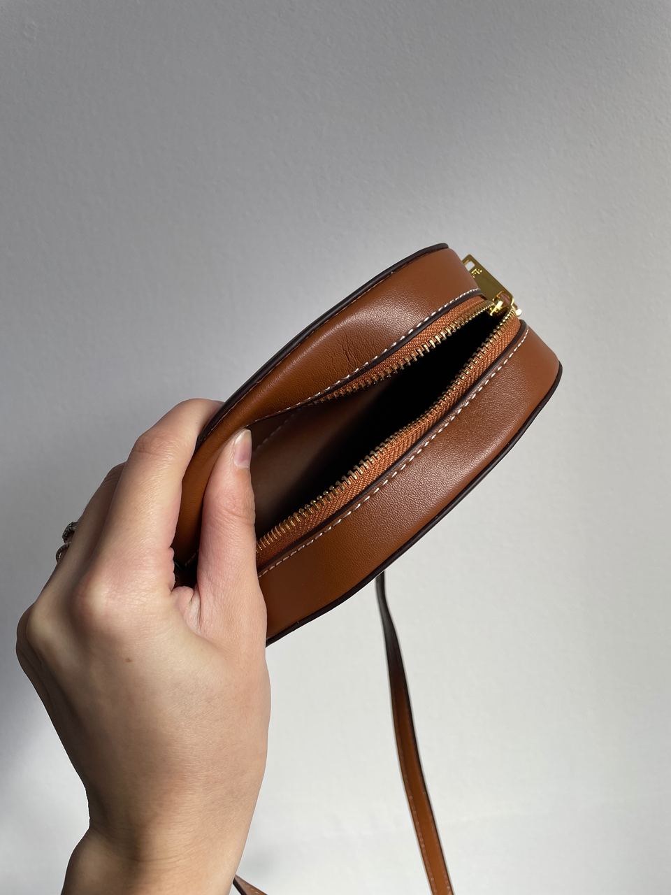 Celine Oval Bag Cuir Triomphe in Smooth Calfskin Tan - 23