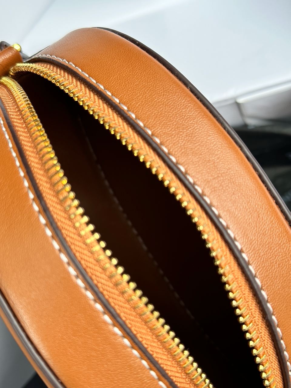 Celine Oval Bag Cuir Triomphe in Smooth Calfskin Tan - 25