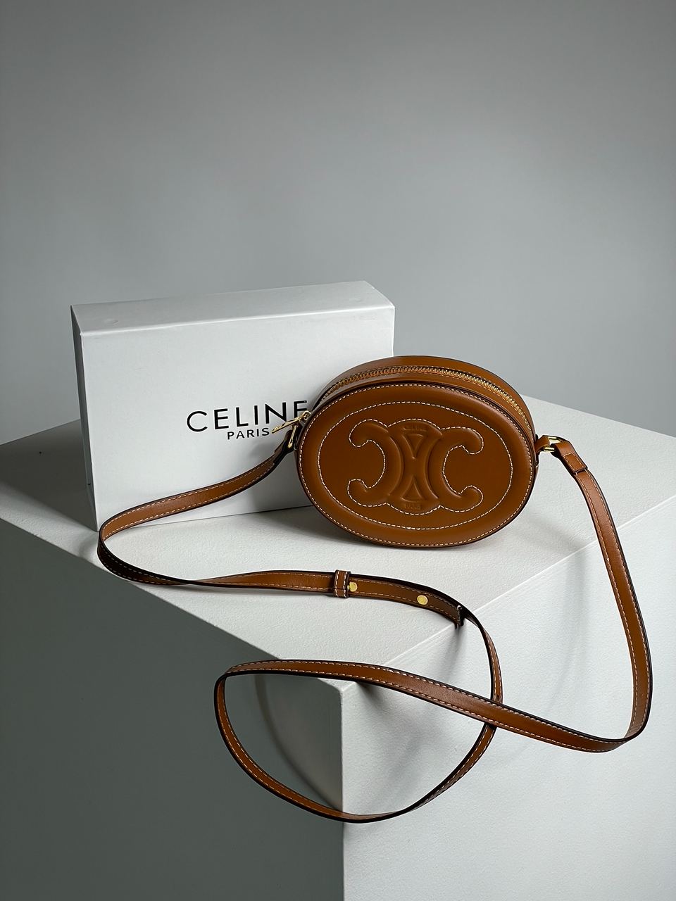 Celine Oval Bag Cuir Triomphe in Smooth Calfskin Tan - 4