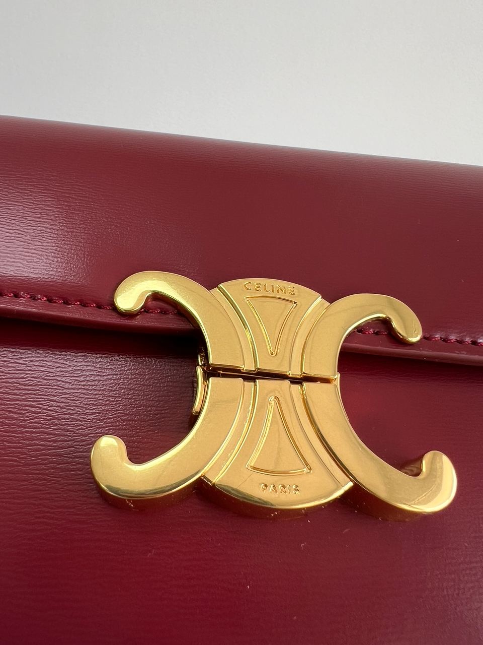 Celine Shoulder Bag Claude In Shiny Calfskin Burgundy - 3