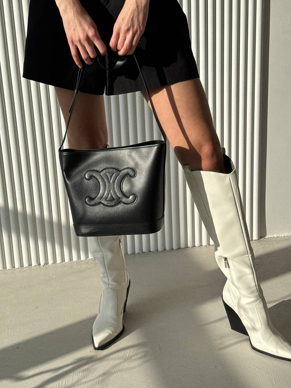 Celine Small Bucket Cuir Triomphe In Smooth Calfskin Tan Black - 4