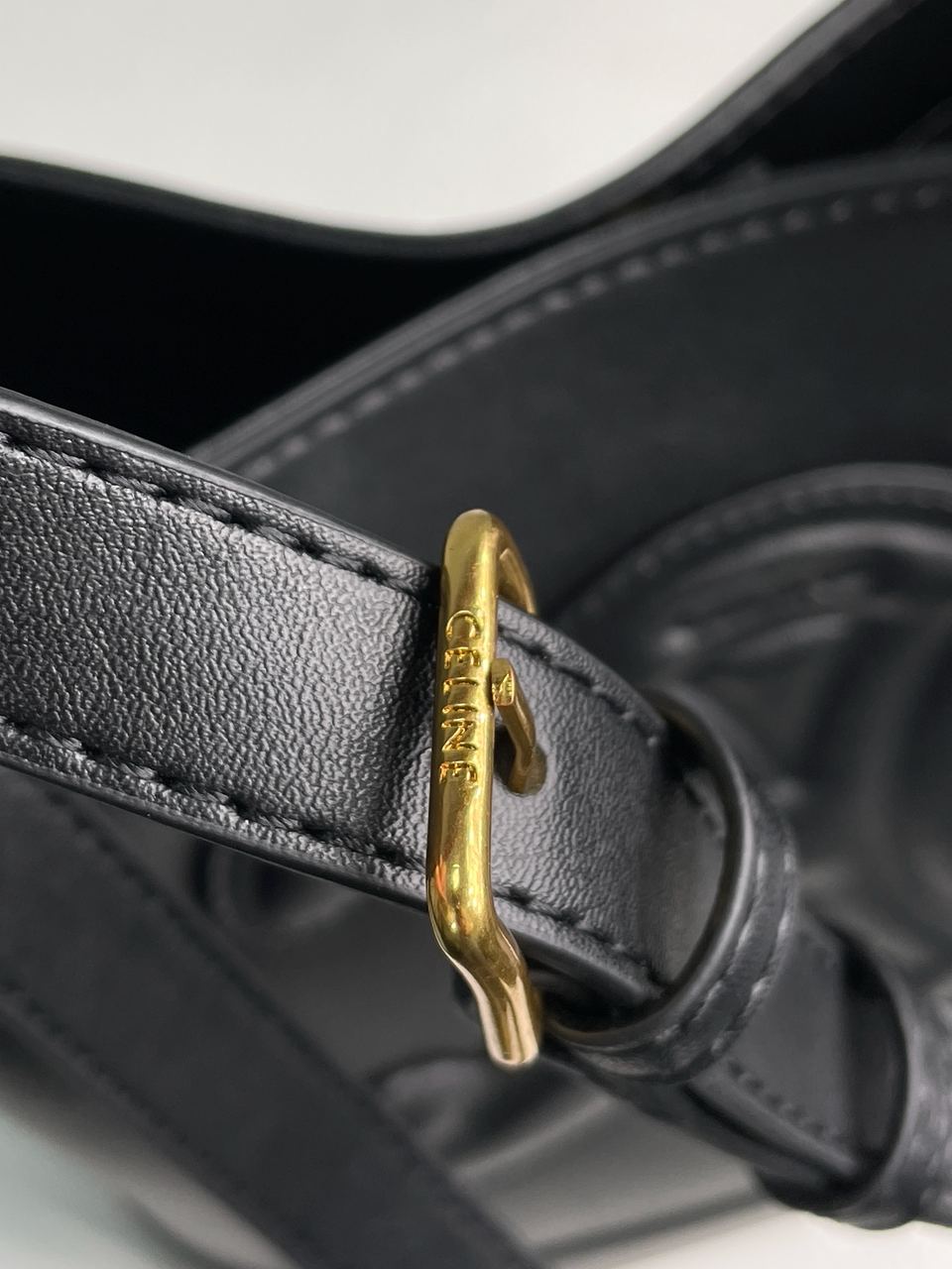 Celine Small Bucket Cuir Triomphe In Smooth Calfskin Tan Black - 24