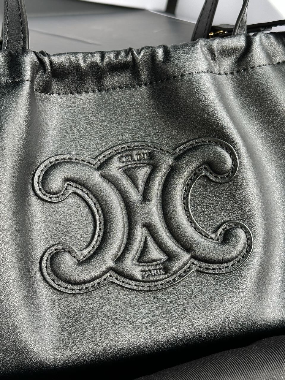 Celine Small Cabas Drawstring Cuir Triomphe In Smooth Calfskin Tan Black - 11