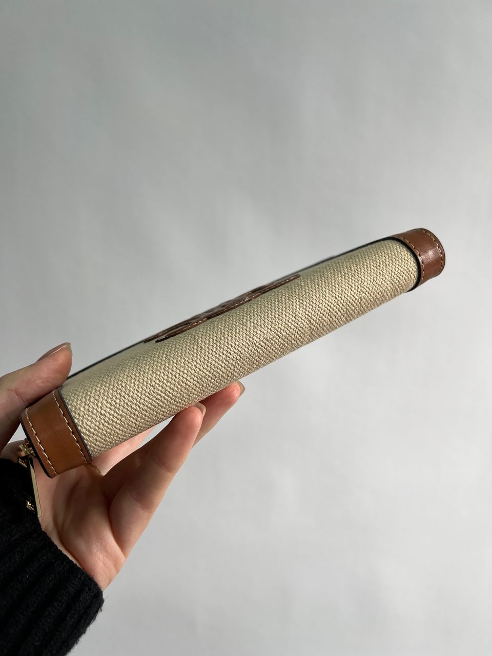 Celine Zipped Wallet Cuir Triomphe in Textile and Calfskin Natural/Tan - 10