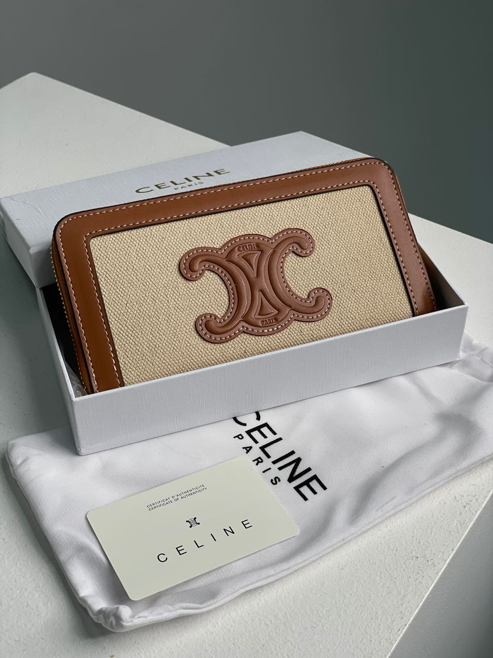 Celine Zipped Wallet Cuir Triomphe in Textile and Calfskin Natural/Tan - 2