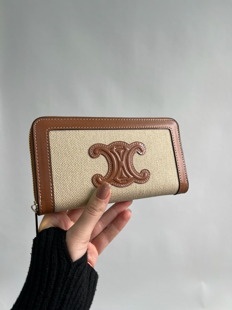 Celine Zipped Wallet Cuir Triomphe in Textile and Calfskin Natural/Tan - 6