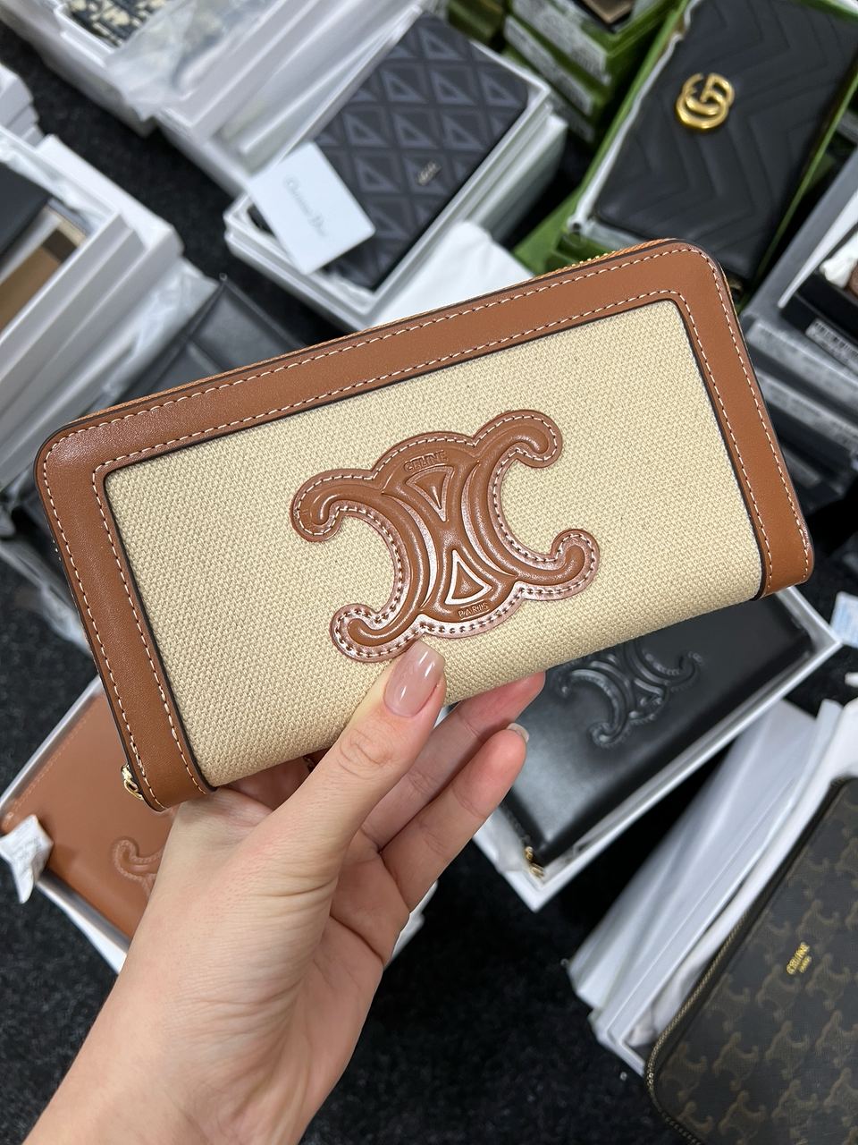 Celine Zipped Wallet Cuir Triomphe in Textile and Calfskin Natural/Tan - 7