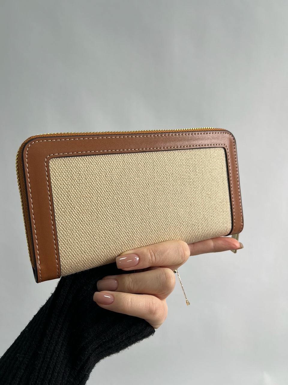 Celine Zipped Wallet Cuir Triomphe in Textile and Calfskin Natural/Tan - 9