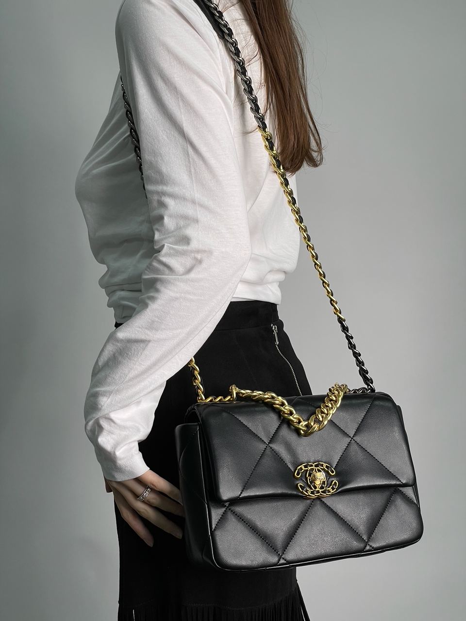 Chanel 19 Large Handbag Black/Gold - 4