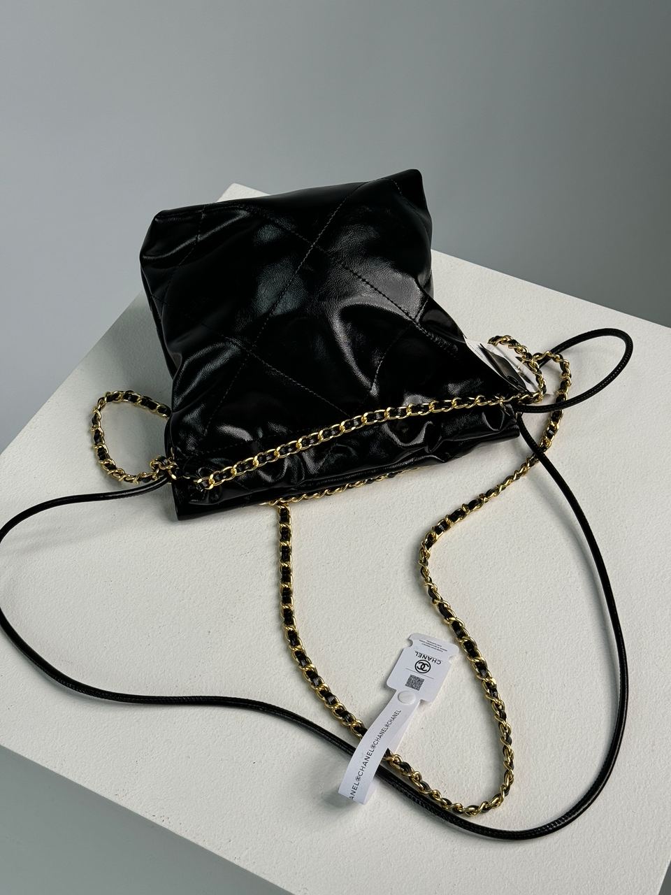 Chanel Black Quilted Calfskin Mini 22 Bag Gold Hardware - 17