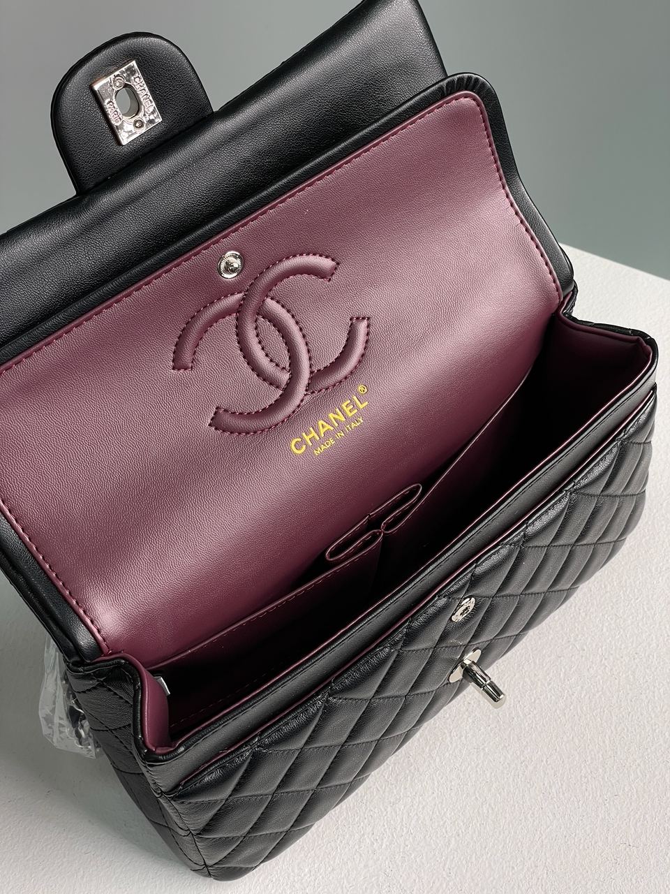 Chanel Classic 2.55 Medium Double Flap in Black - 12