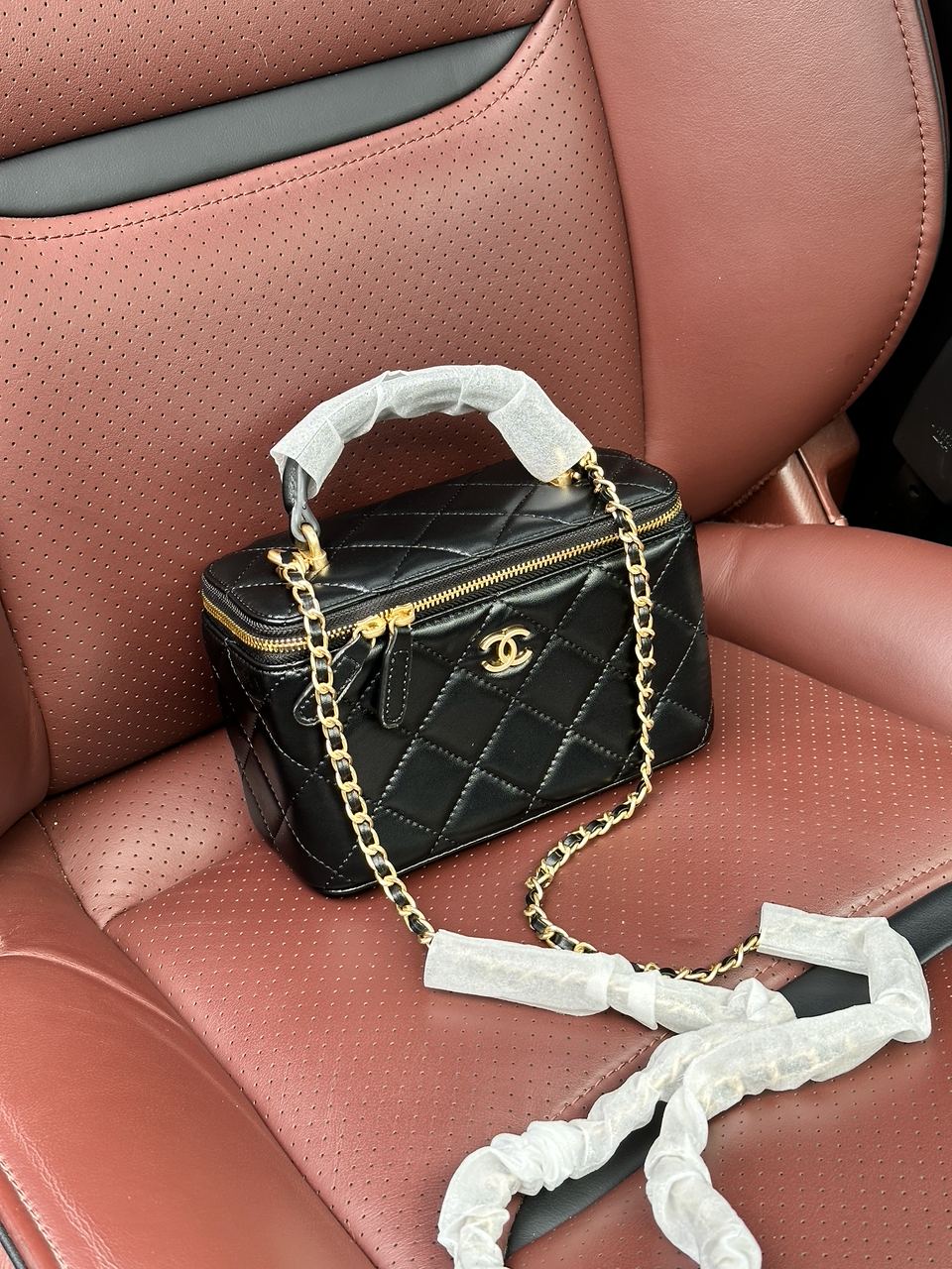 Chanel Classic Black Lambskin Pearl Crush Vanity Bag - 4