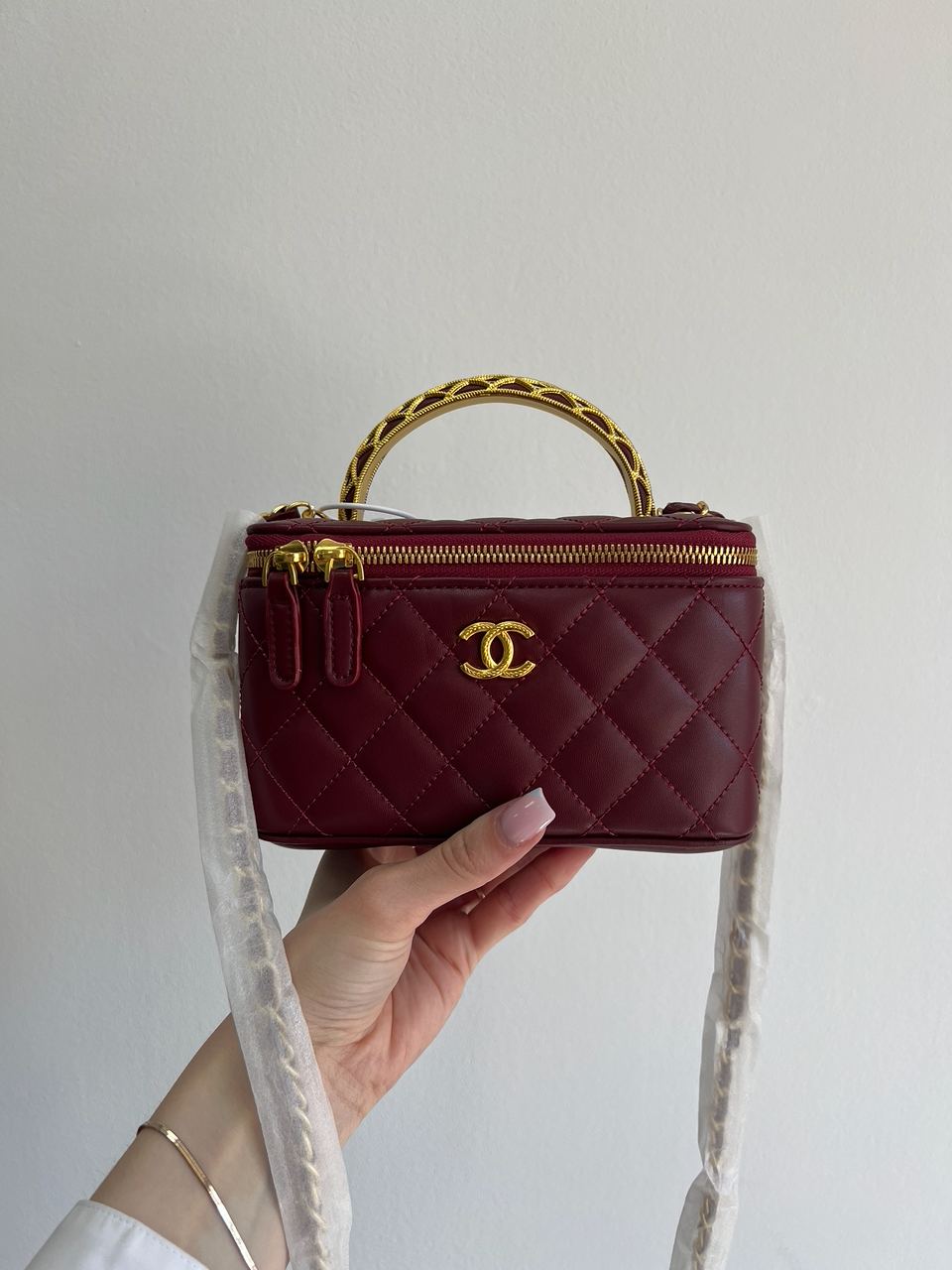 Chanel Classic Burgundy Lambskin Pearl Crush Vanity Bag Gold - 2