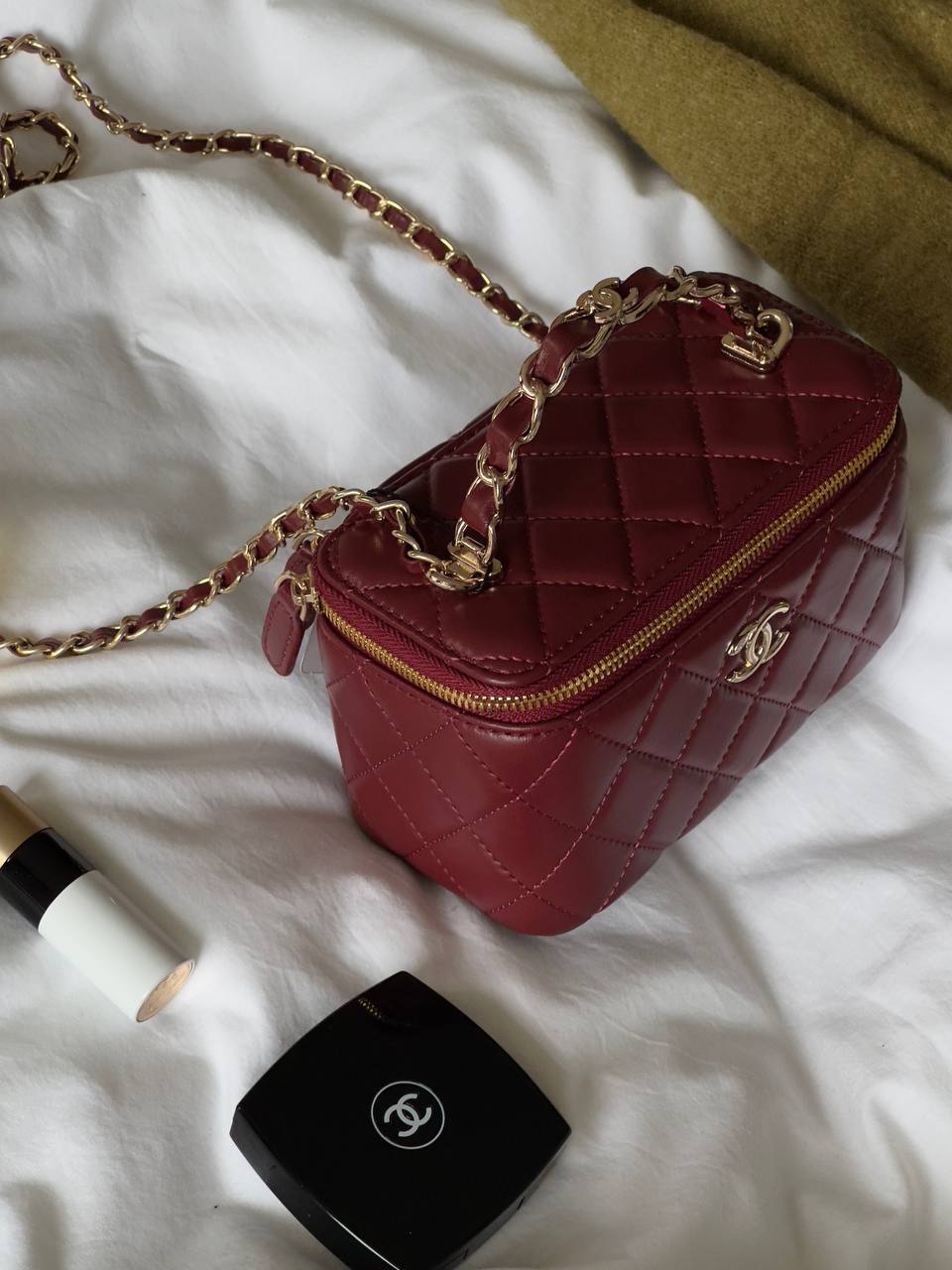 Chanel Classic Burgundy Lambskin Pearl Crush Vanity Bag Gold - 9
