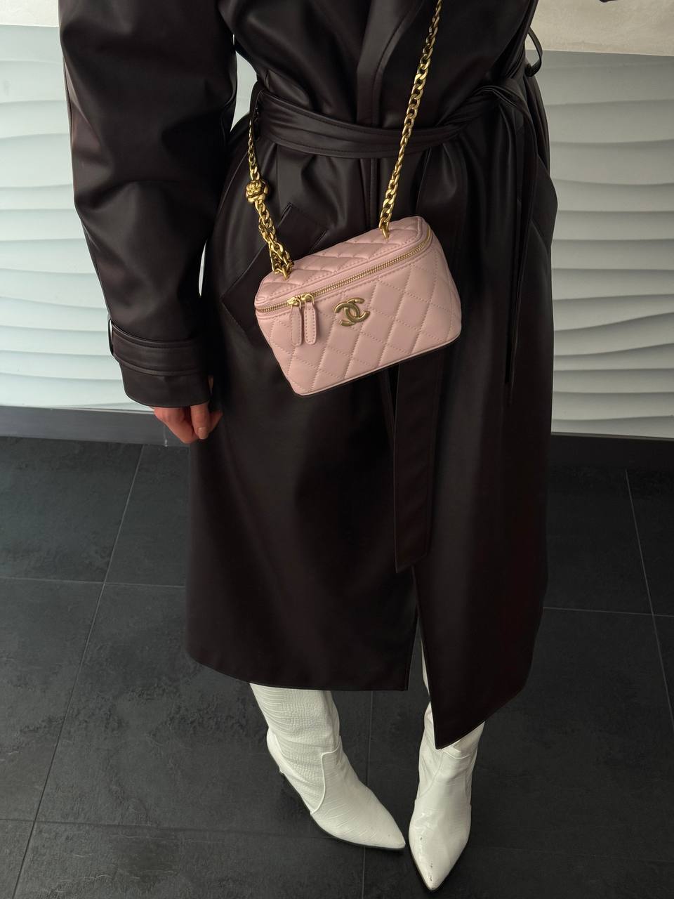 Chanel Classic Light Pink Lambskin Mini Vanity Case Gold - 3
