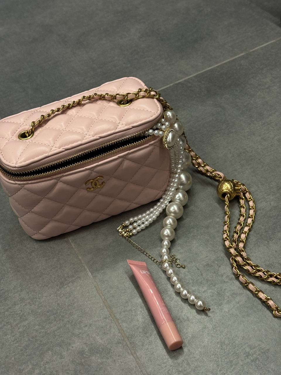 Chanel Classic Powder Lambskin Pearl Crush Vanity Bag Gold - 2