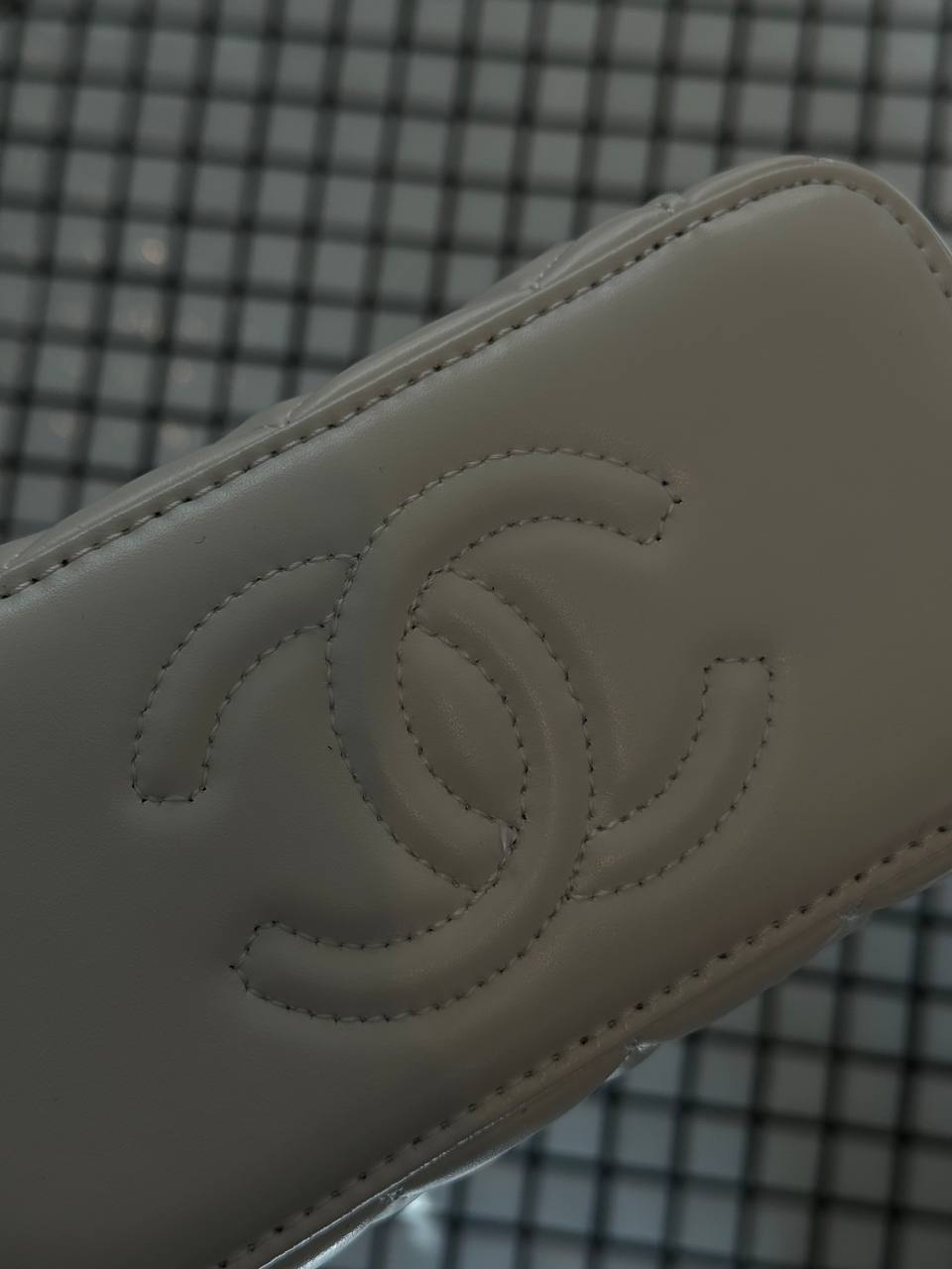 Chanel Classic White Lambskin Pearl Crush Vanity Bag Gold - 17