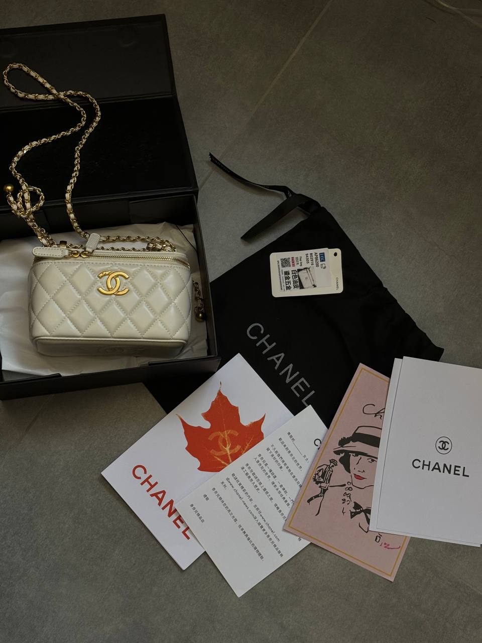 Chanel Classic White Lambskin Pearl Crush Vanity Bag Gold - 6