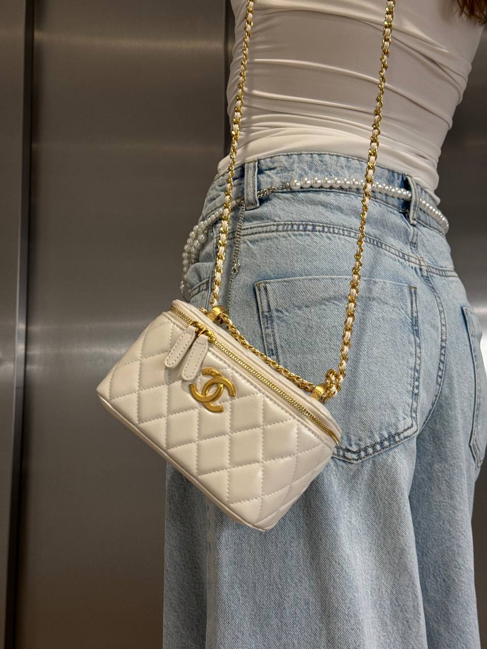 Chanel Classic White Lambskin Pearl Crush Vanity Bag Gold - 7