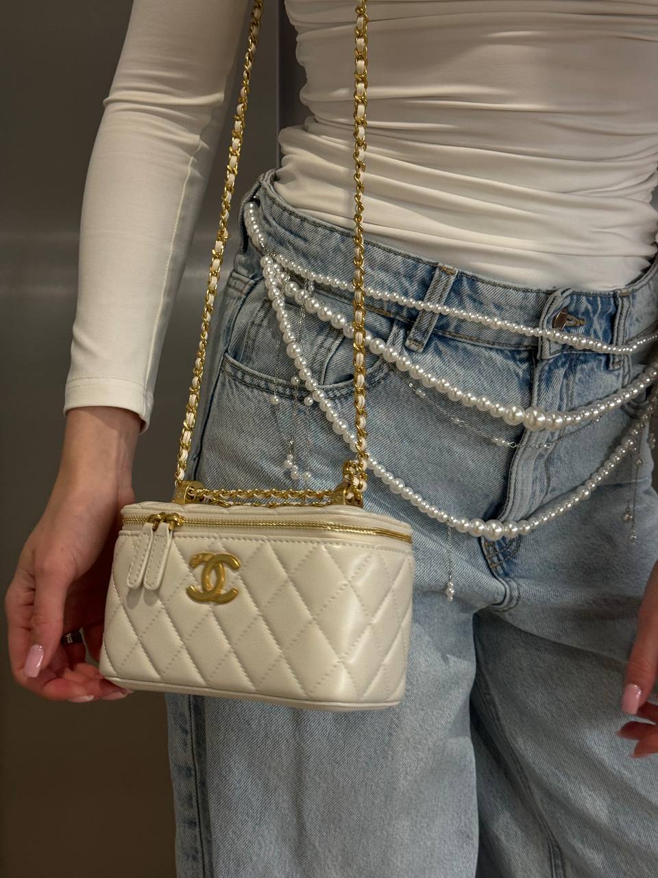 Chanel Classic White Lambskin Pearl Crush Vanity Bag Gold - 8