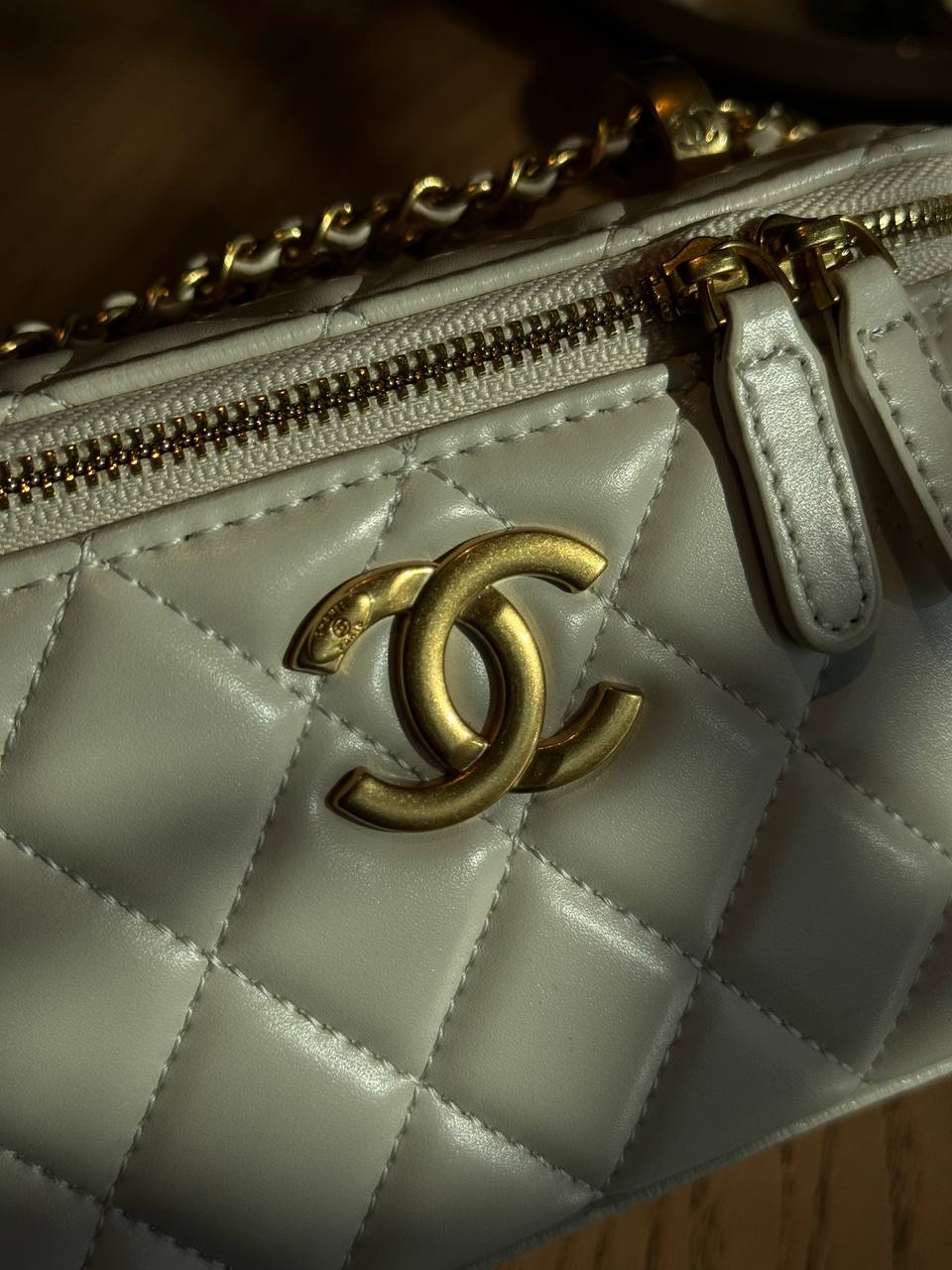 Chanel Classic White Lambskin Pearl Crush Vanity Bag Gold - 9