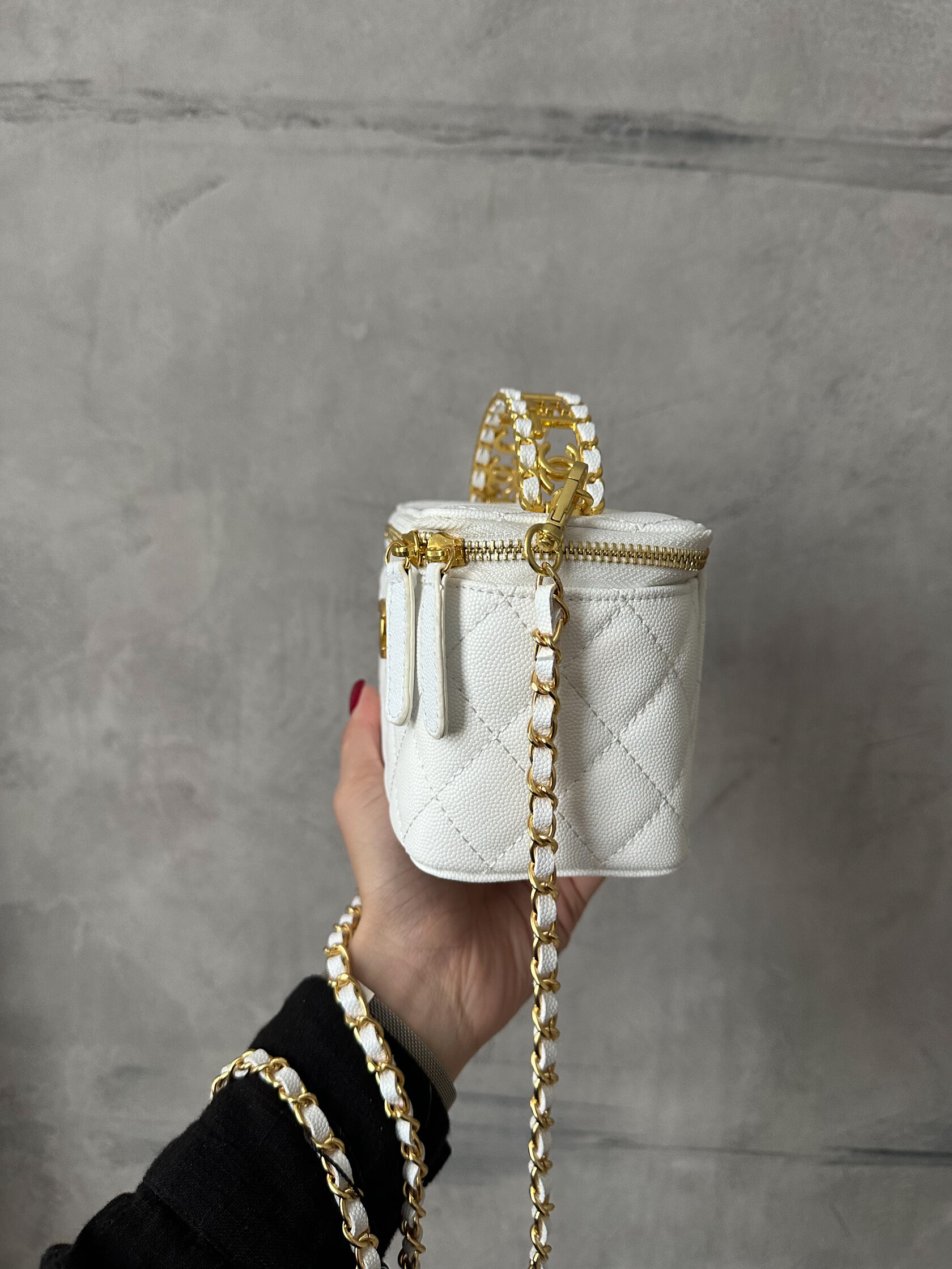 Chanel Classic White Lambskin Pearl Crush Vanity Bag Gold - 12