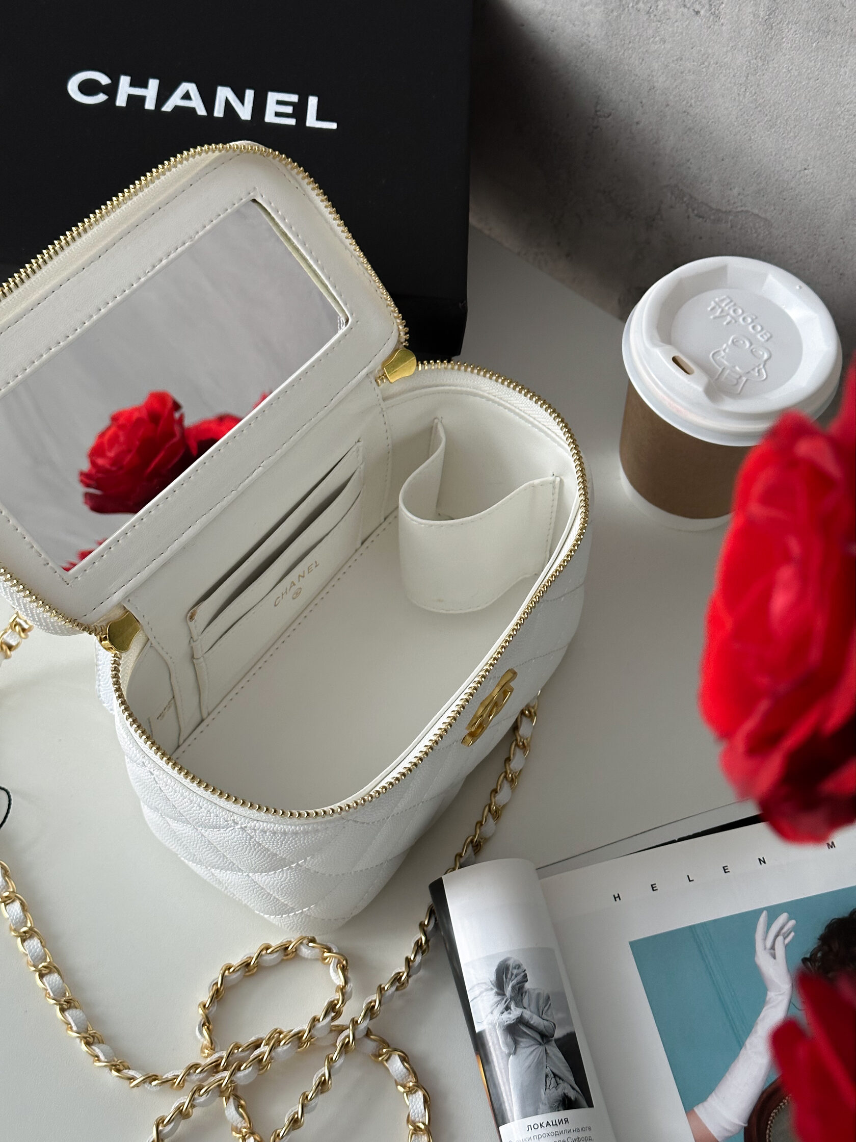 Chanel Classic White Lambskin Pearl Crush Vanity Bag Gold - 18