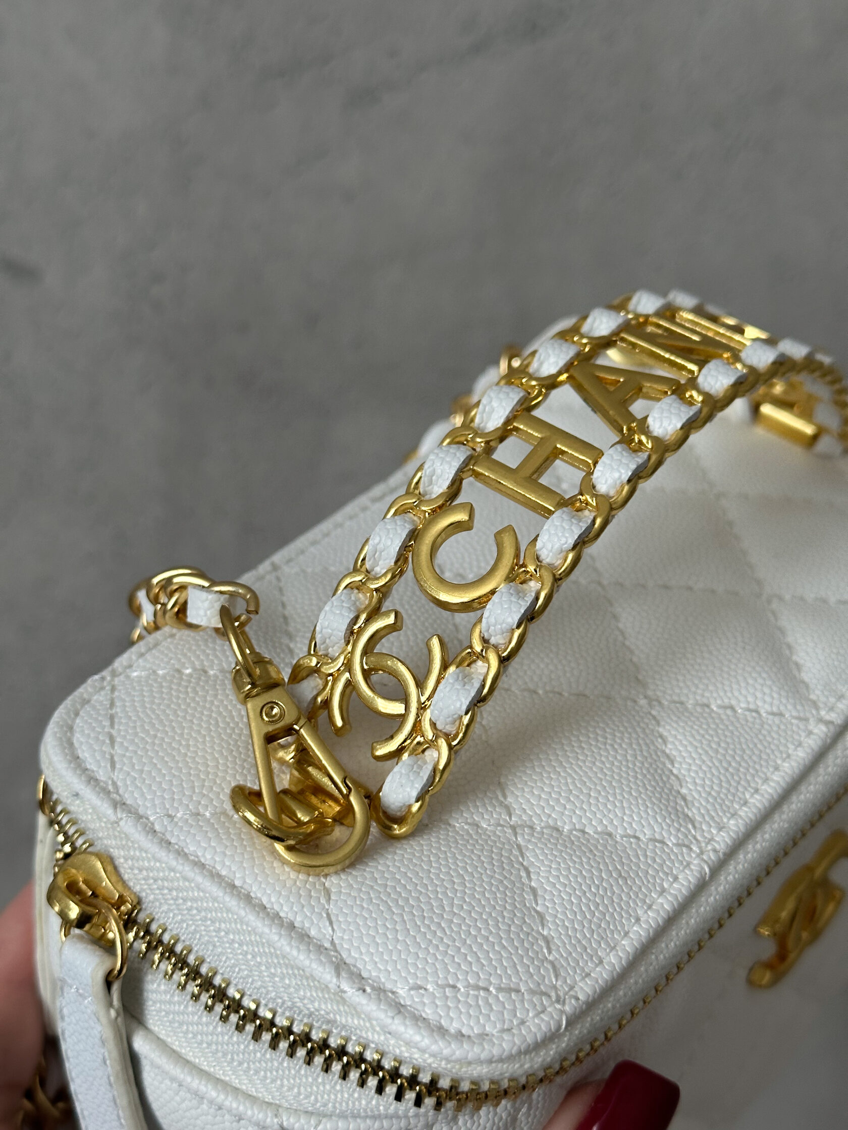 Chanel Classic White Lambskin Pearl Crush Vanity Bag Gold - 9