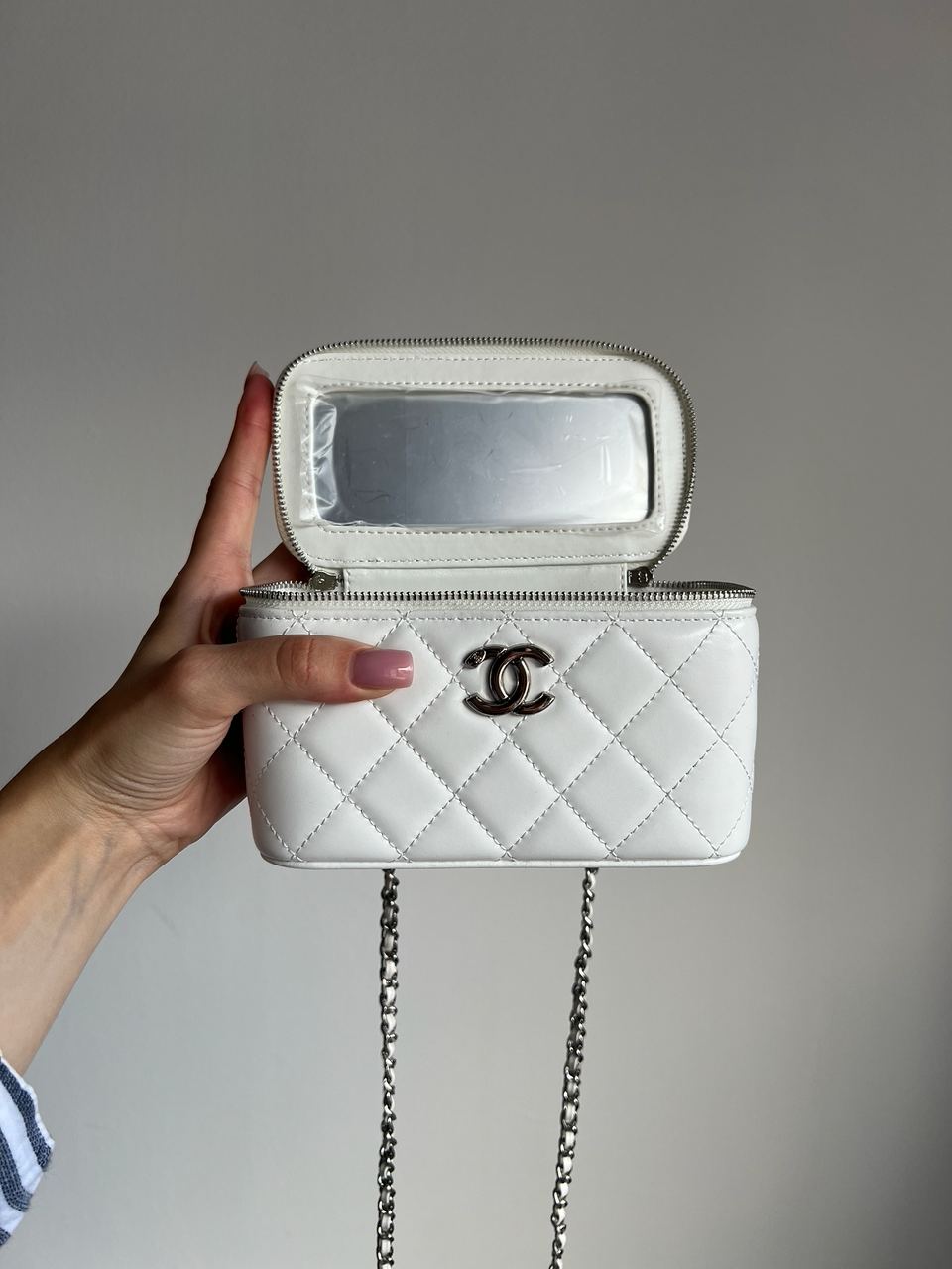 Chanel Classic White Lambskin Pearl Crush Vanity Bag Silver - 4
