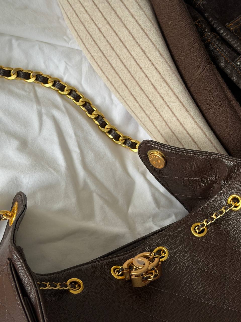 Chanel Handbag in Grained Calfskin Brown/Gold - 5