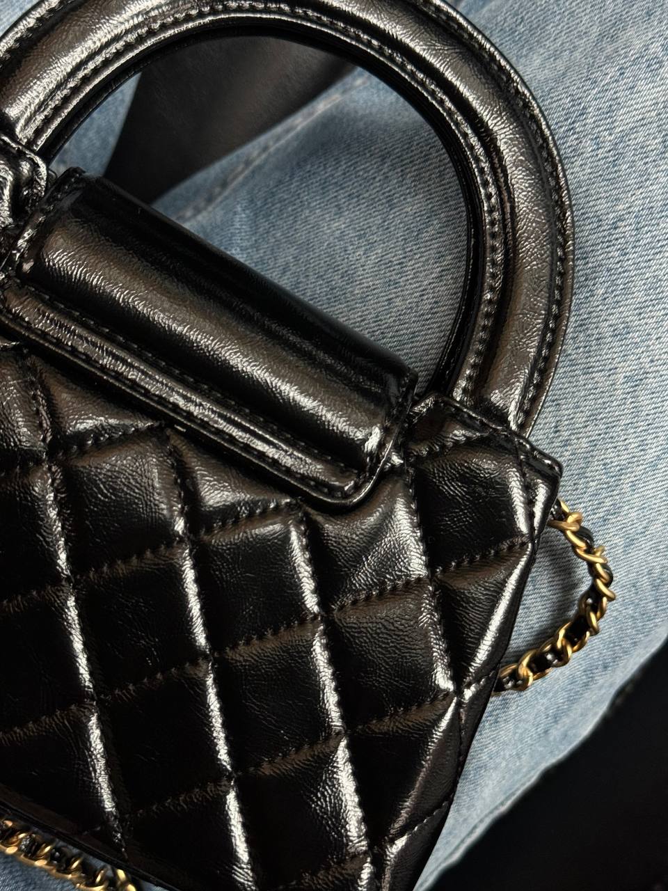 Chanel Kelly Bag Shiny Aged Calfskin Black &amp; Gold Hardware - 4