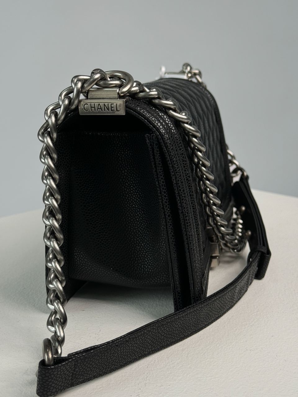 Chanel Medium Boy Black/Silver Caviar RHW - 17