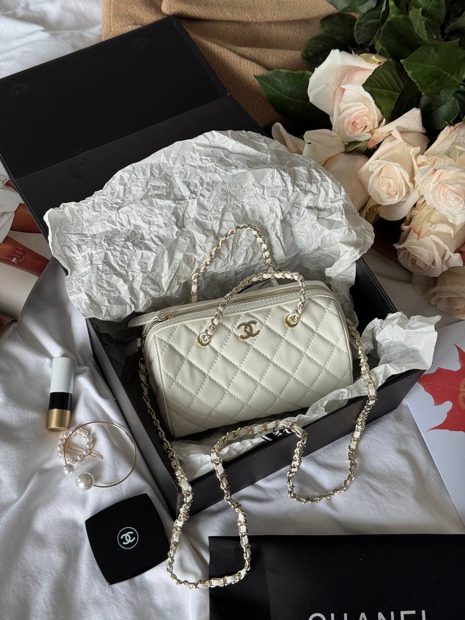 Chanel Mini Bowling Bag Caviar in White - 2