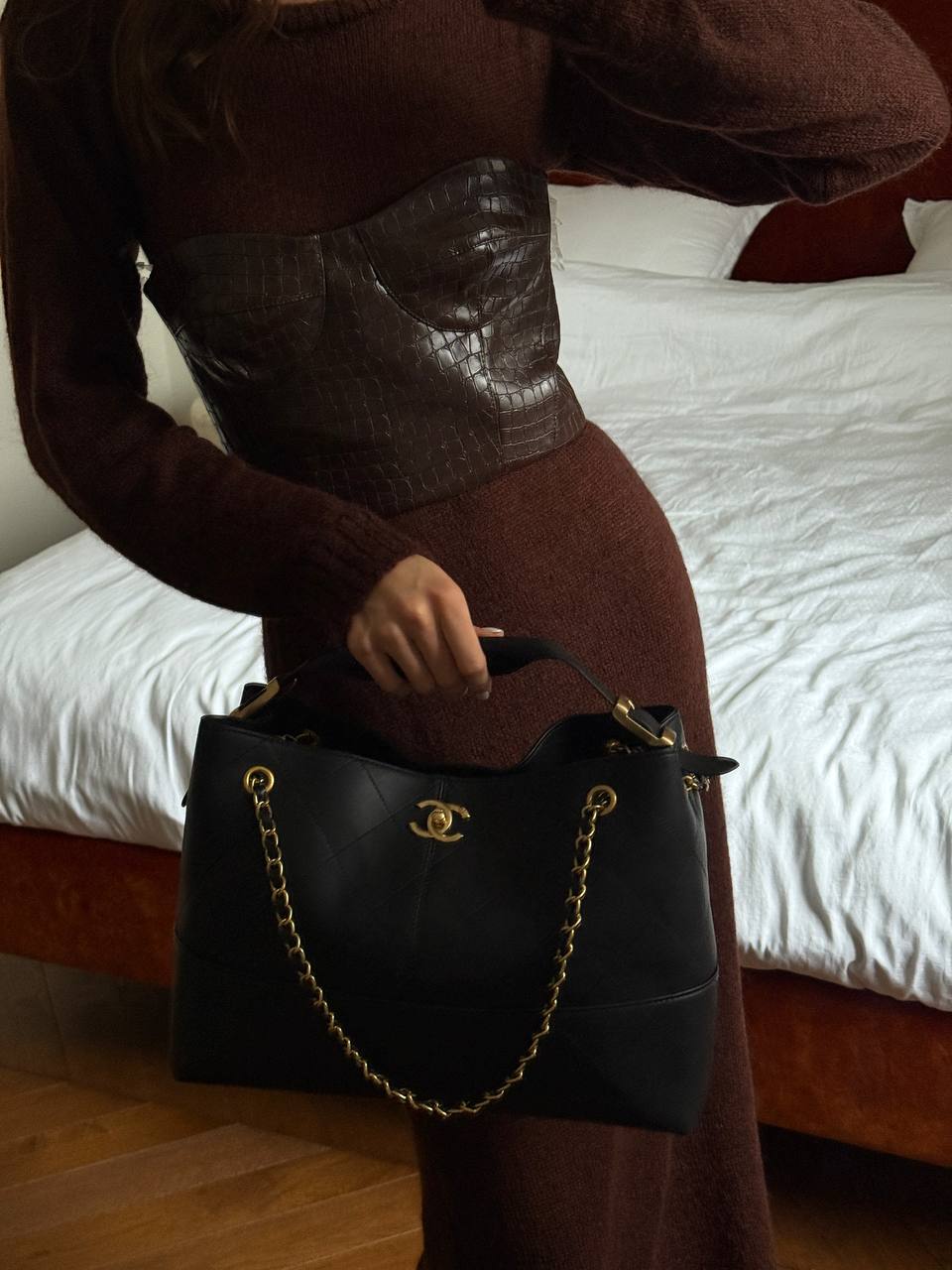 Chanel Shopping Bag 33 Black/Gold - 3