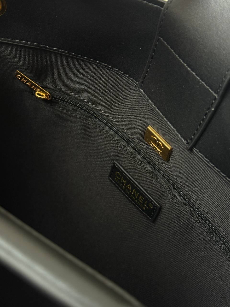 Chanel Shopping Bag 33 Black/Gold - 6