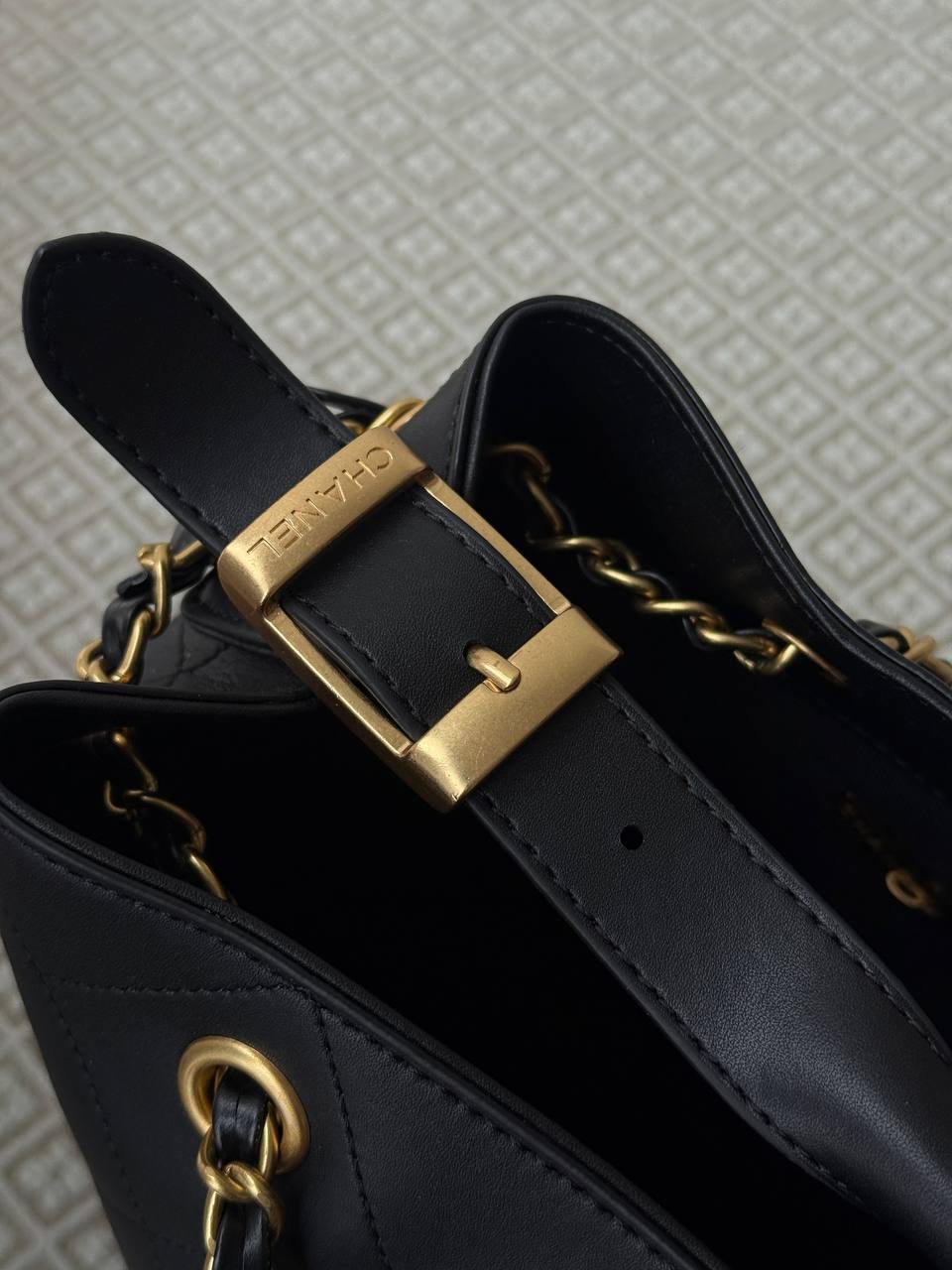 Chanel Shopping Bag 33 Black/Gold - 7