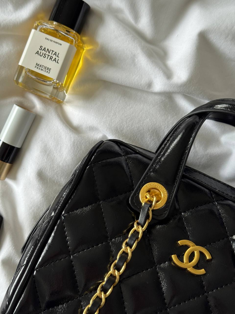 Chanel Small Bowling Bag in Patent Crumpled Calfskin Black/Gold - 7