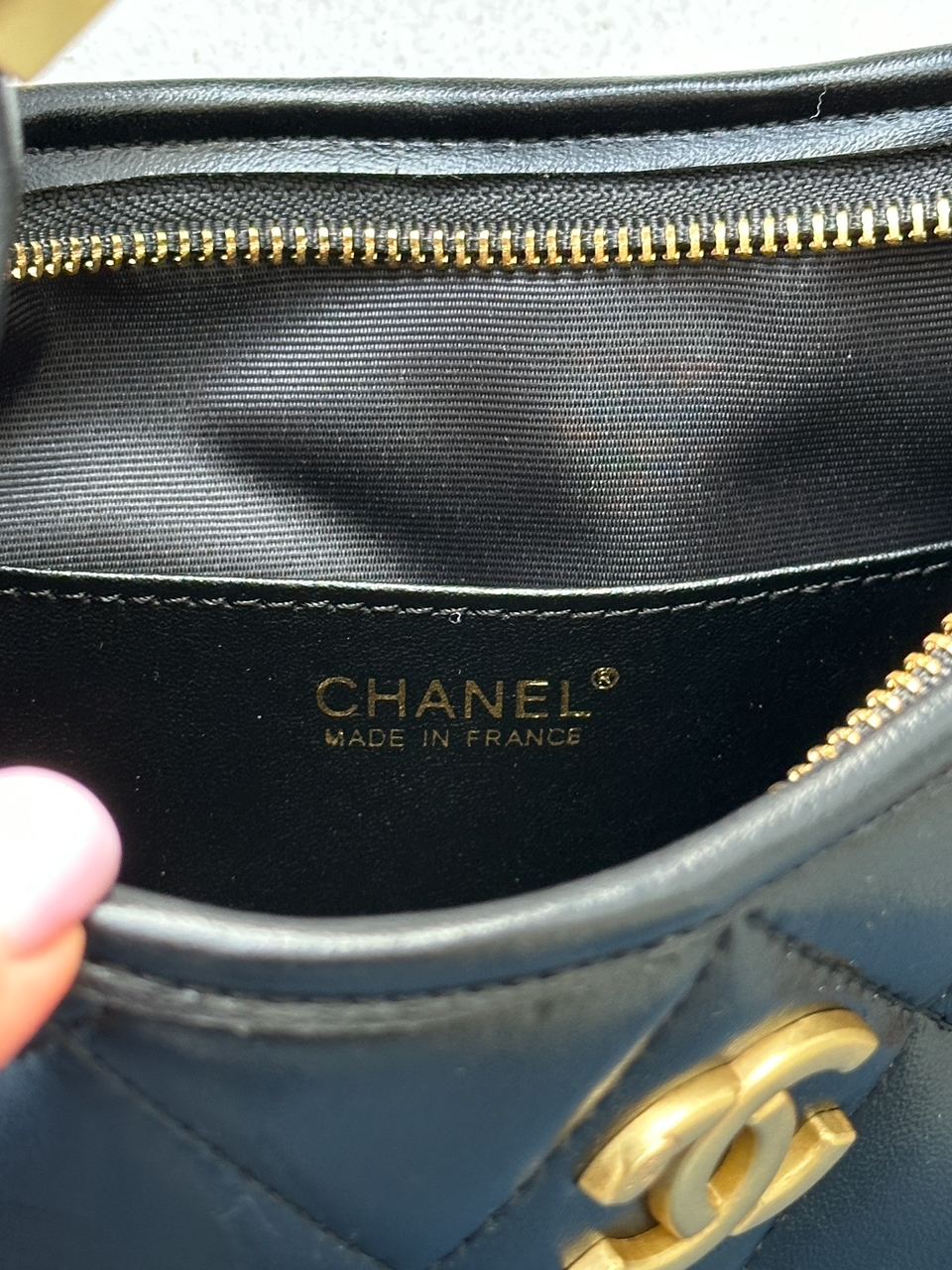 Chanel Small Hobo Bag Shiny Lambskin &amp; Gold-Tone Metal, Black - 9