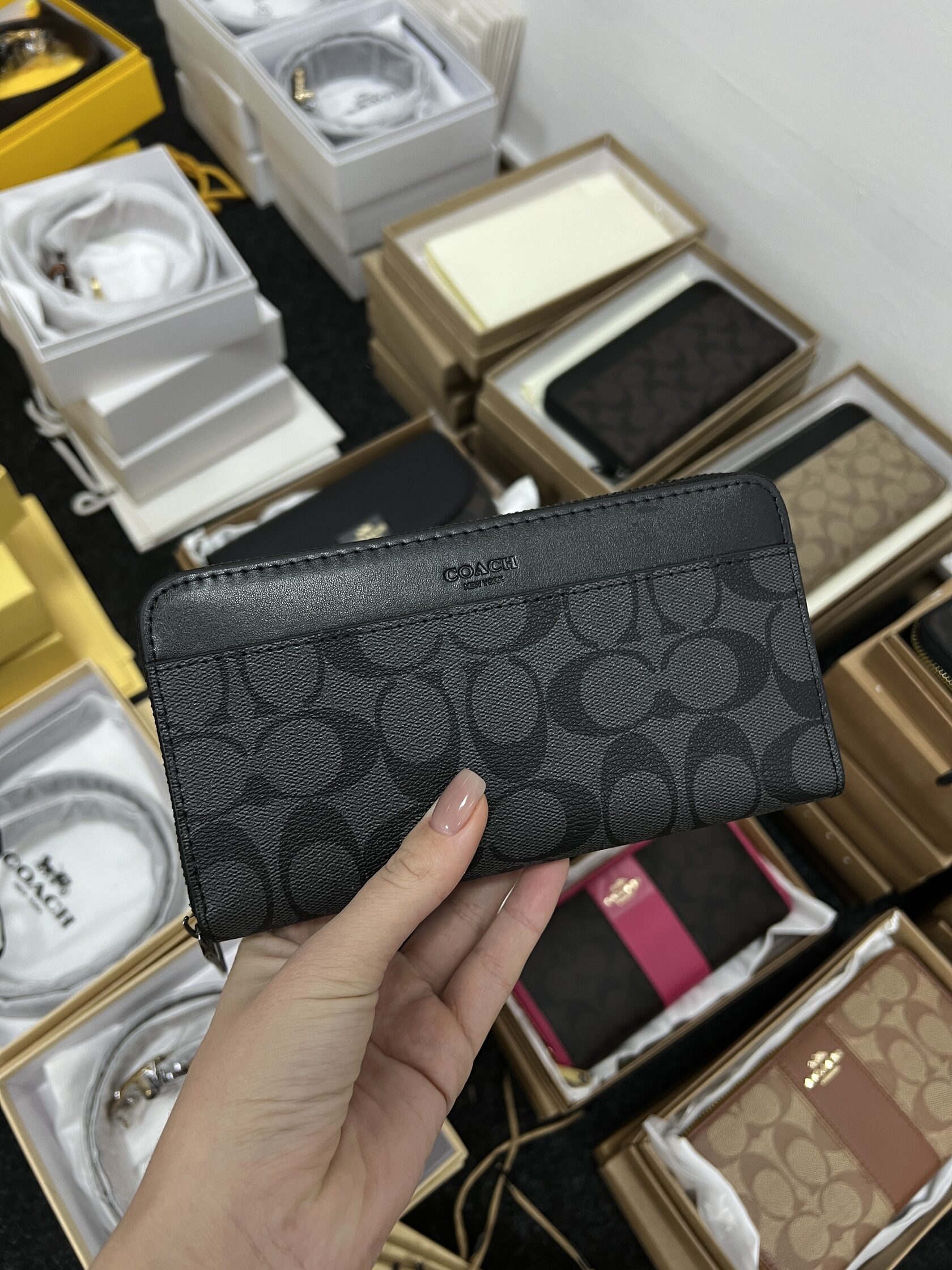 Coach Accordion Wallet In Signature Canvas Grey - 6