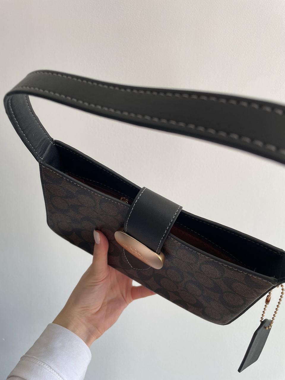 Coach Eliza Shoulder Bag In Signature Canvas - 21