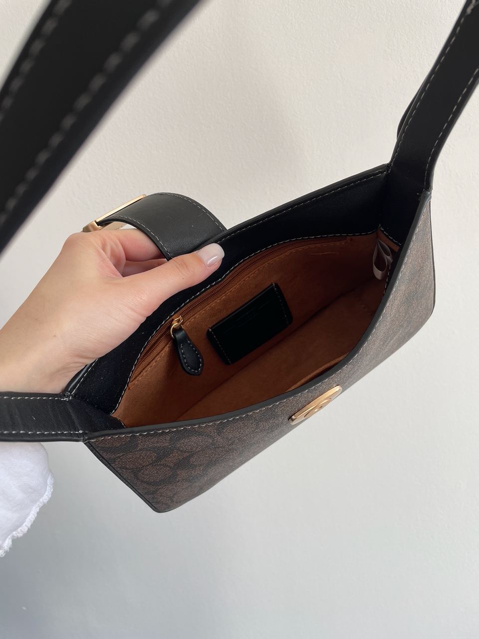 Coach Eliza Shoulder Bag In Signature Canvas - 23