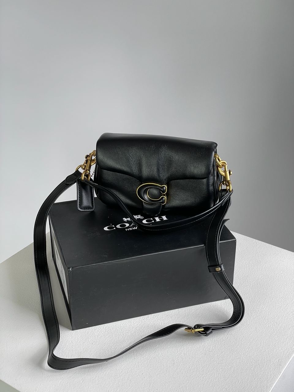 Coach Leather Covered C Closure Puffy Tabby Shoulder Bag Black - 3