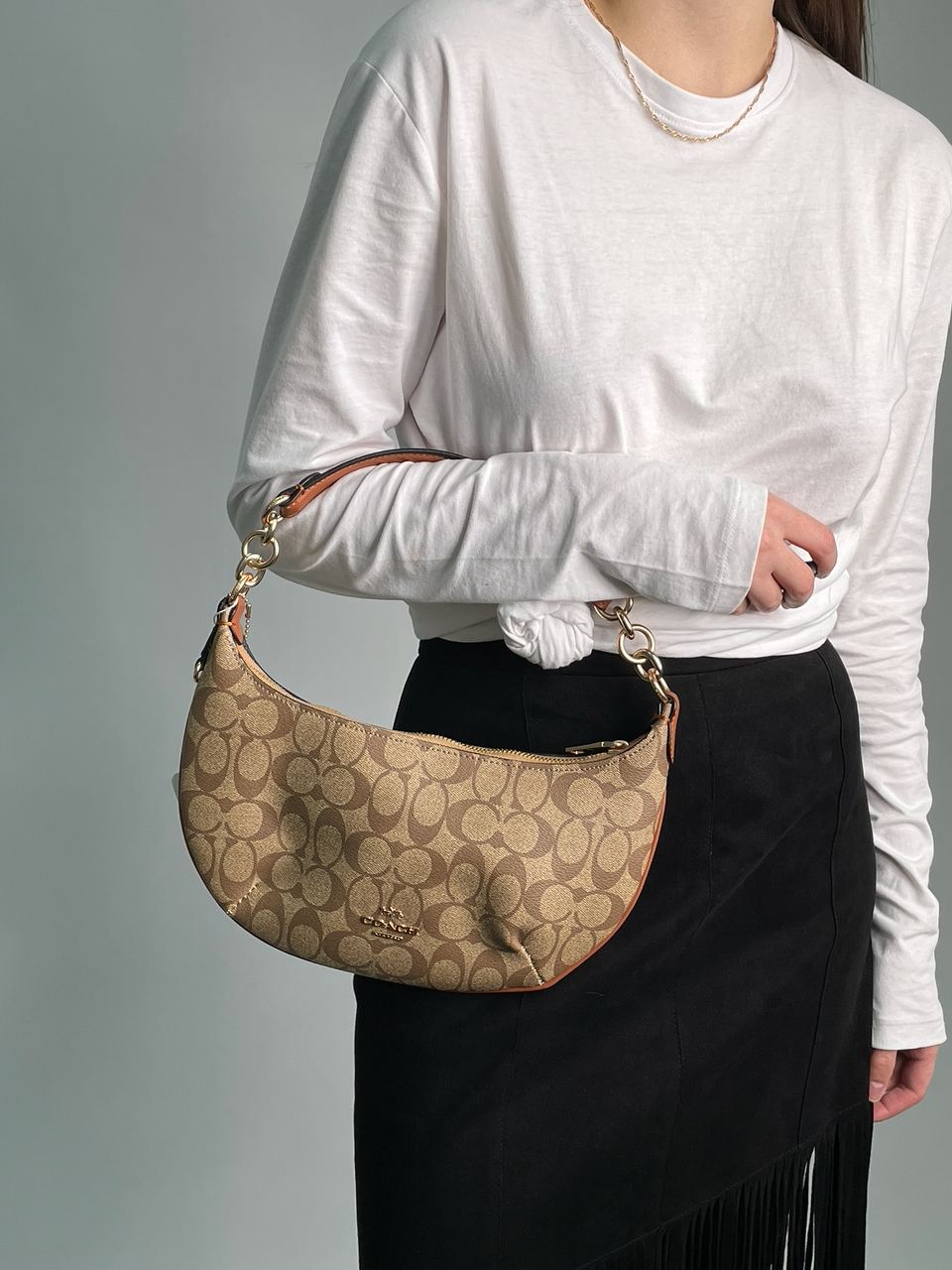 Coach Payton Hobo In Signature Canvas in Beige - 5